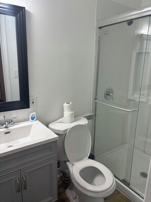 タオル、石鹸、トイレットペーパー