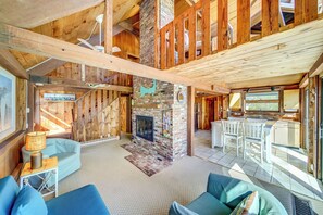 TV - A Jewel of Nauset Heights With Saltwater Views (Orleans)