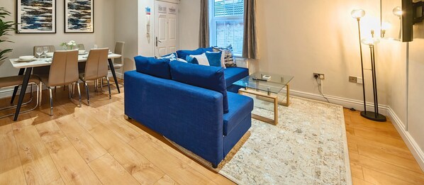 Design-Apartment, 2 Schlafzimmer | Wohnbereich | Smart-TV, Netflix, Streaming-Dienste
