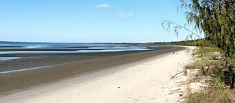 Sandy Toes Beachside Pad-Walkway to Toogoom Beach-Sleeps 4-BBQ-Plunge Pool