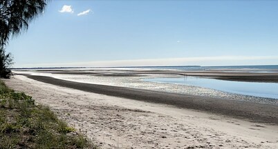 Sandy Toes Beachside Pad-Walkway to Toogoom Beach-Sleeps 4-BBQ-Plunge Pool