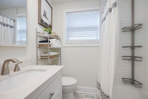 Hair dryer, bidet, towels, soap - Cottage 2 mi to Broadway: King Bed, Fenced Yard (Nashville)