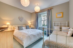 3 bedrooms, iron/ironing board, free WiFi, bed sheets