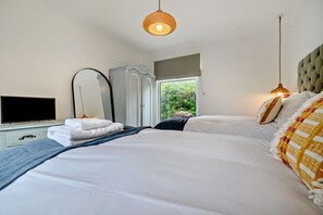 3 bedrooms, desk, travel cot, free WiFi