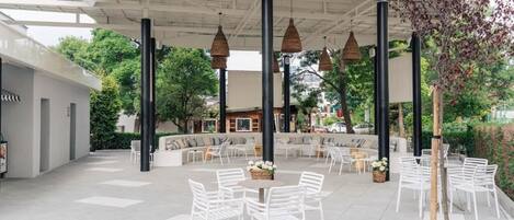 تناول الطعام بالخارج