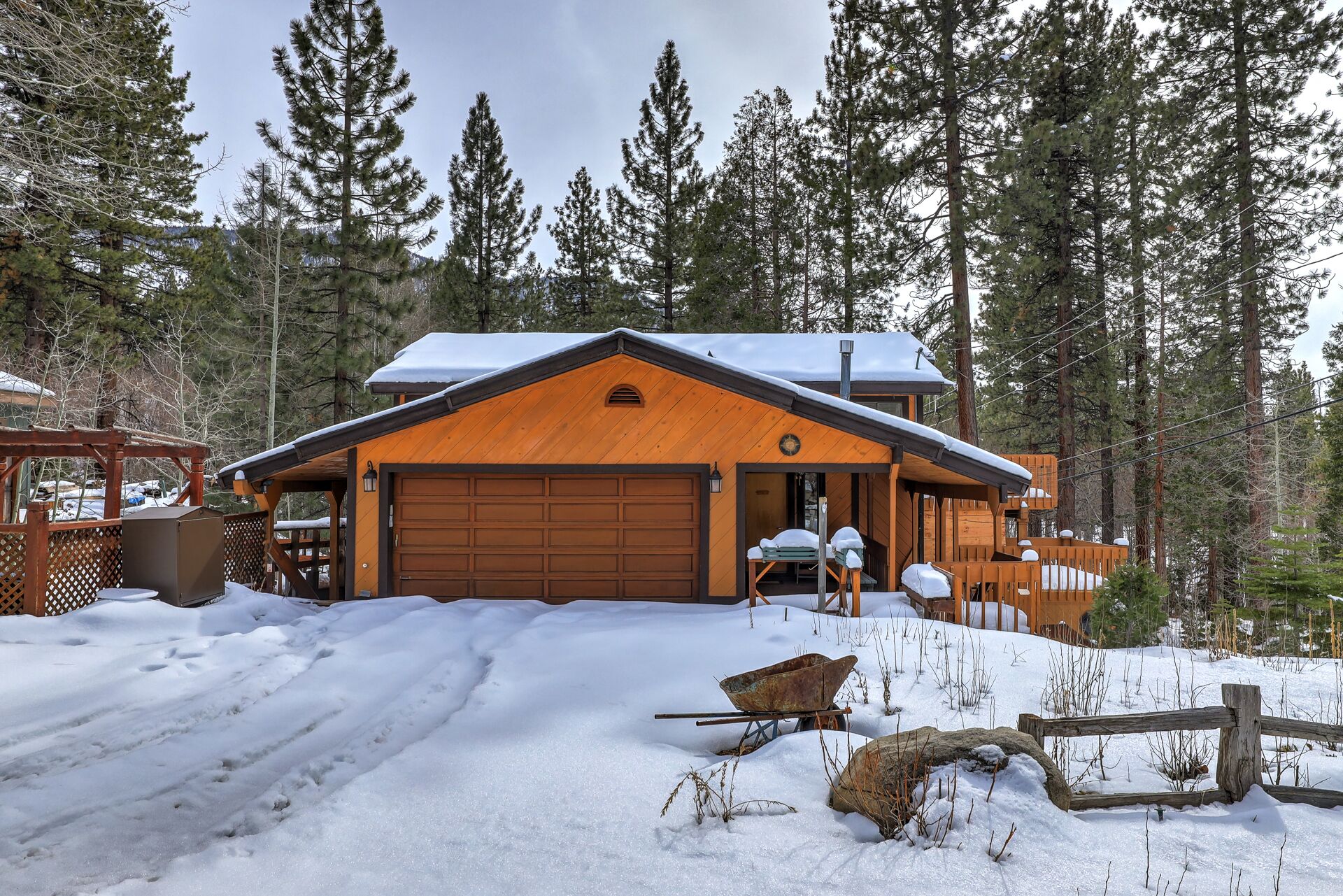 Tahoe Forest Chalet – 3BR House w/ Forest & Mountain Views