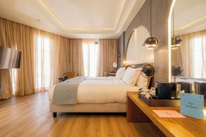 Ropa de cama de alta calidad, minibar, caja fuerte y cortinas opacas