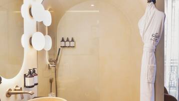 Shower, hair dryer, bathrobes, slippers