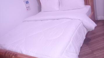 6 bedrooms, WiFi, bed sheets