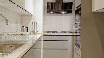 Cookware/dishes/utensils