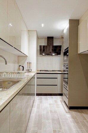 Fridge, cookware/dishes/utensils - VESTA - Luxury Apt - 2BR - CFC (xxxv) (New Cairo City)