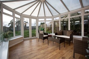 Cottage | Living area