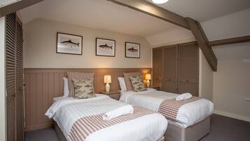 Cottage | Free WiFi, bed sheets