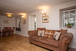 Cottage | Living area