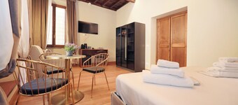 Golden Pantheon Rooms