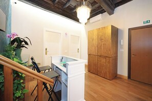 Reception - Golden Pantheon Rooms (Rome)