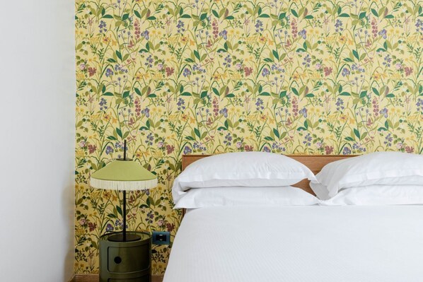 2 عدّة غرف نوم ومكواة/لوح كي وواي فاي وملاءات أسرّة