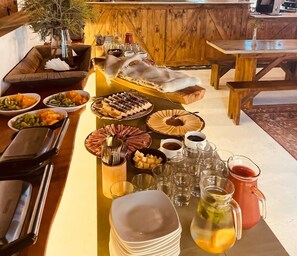 Petit déjeuner continental servi tous les jours en supplément