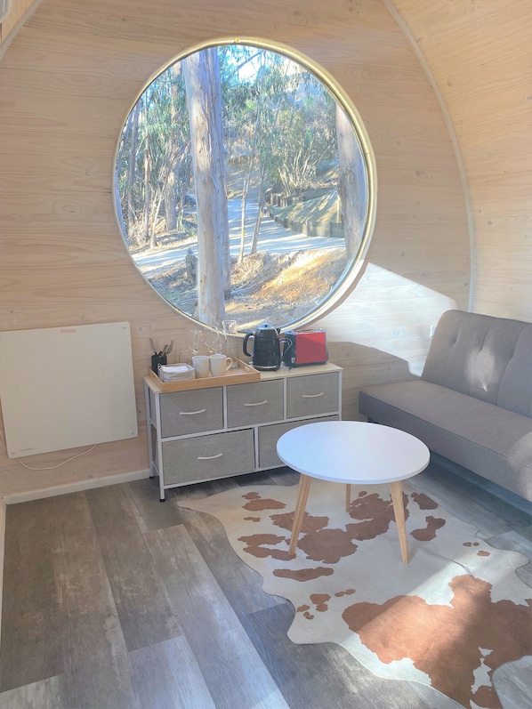 Cabaña bosque tiny dos ambientes | 거실 공간