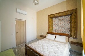 1 bedroom, travel cot, WiFi, bed sheets