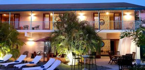 Outdoor dining - Complete Two-Bedroom Suite Apartment @ Route 66 Jan Thiel Curacao (Jan Thiel)