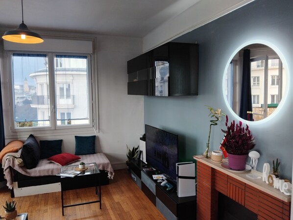 Smart TV, video games, DVD player, books