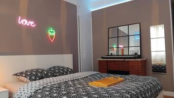 3 bedrooms, in-room safe, desk, iron/ironing board