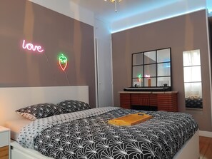 3 bedrooms, in-room safe, desk, iron/ironing board