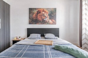 3 chambres, coffres-forts dans les chambres, bureau