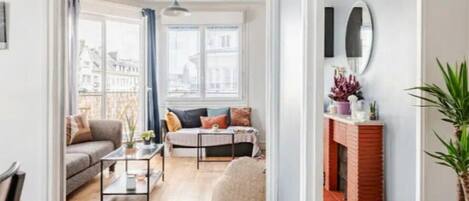 Smart TV, video games, DVD player, books