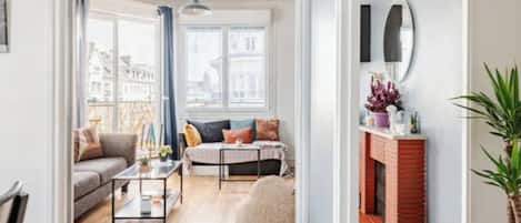 Smart TV, videojuegos, reproductor de DVD y libros