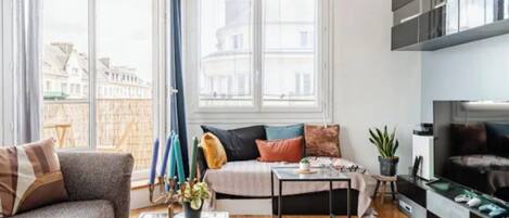 Smart TV, videojuegos, reproductor de DVD y libros