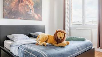 3 bedrooms, in-room safe, desk, iron/ironing board