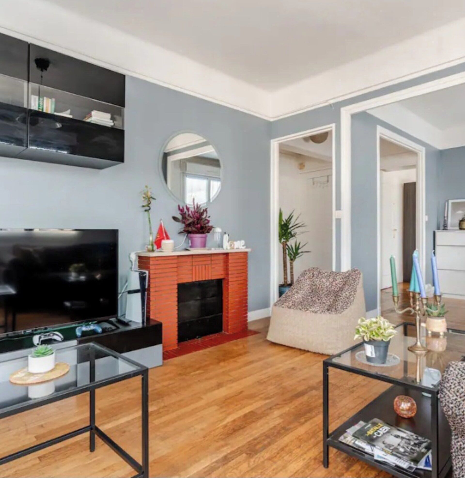 Smart-tv, videospelletjes, een dvd-speler en boeken