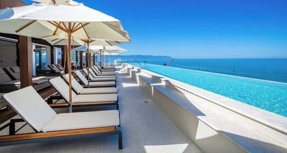 6th-Floor Amapas Retreat â Pool & Sunset Views