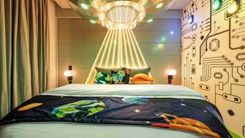 Ropa de cama hipoalergénica, minibar y decoración personalizada