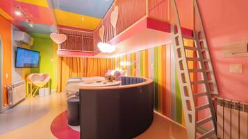 Ropa de cama hipoalergénica, minibar y decoración personalizada