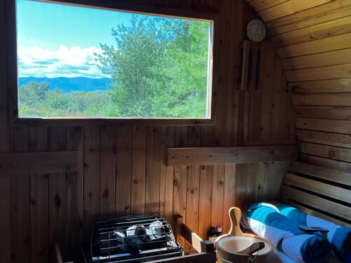 Nature Mountain Retreat with Outdoor Hot Tub and Sauna Spa Experience