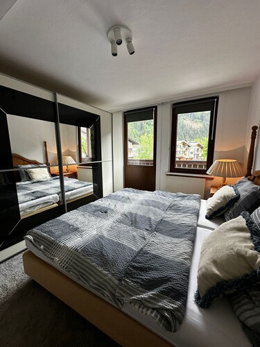 5 minutes walk to cable car! Family size Apartment at super location.