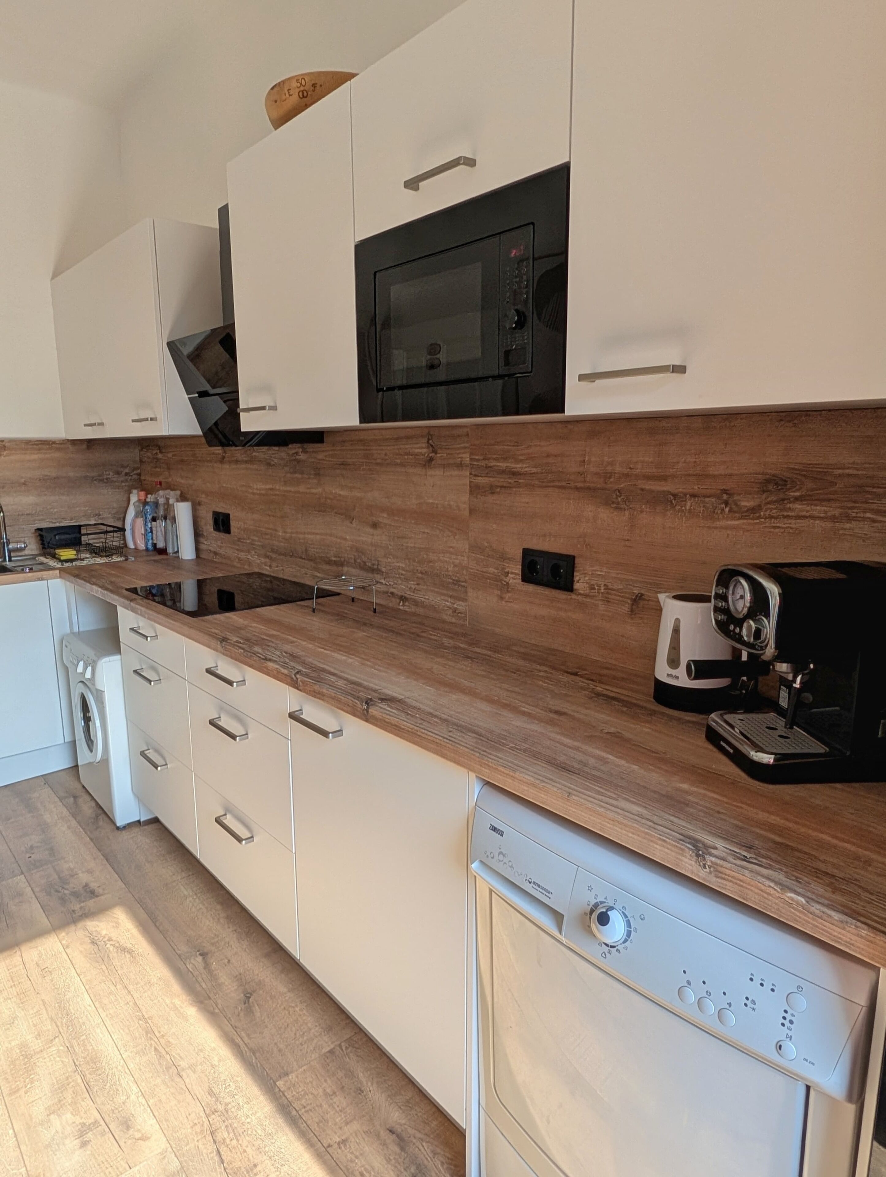Microonde, forno, piano cottura, lavastoviglie