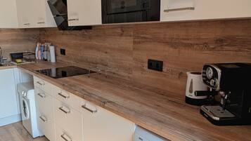 Microonde, forno, piano cottura, lavastoviglie