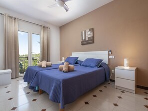 3 bedrooms, iron/ironing board, Internet, bed sheets