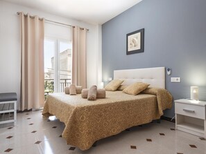 3 dormitorios, tabla de planchar con plancha, Internet y ropa de cama