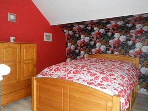 4 bedrooms, iron/ironing board