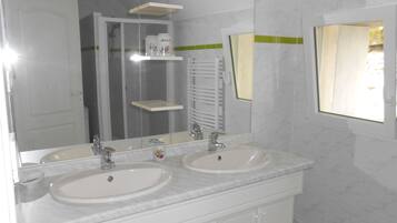 Dusche, Haartrockner, Seife