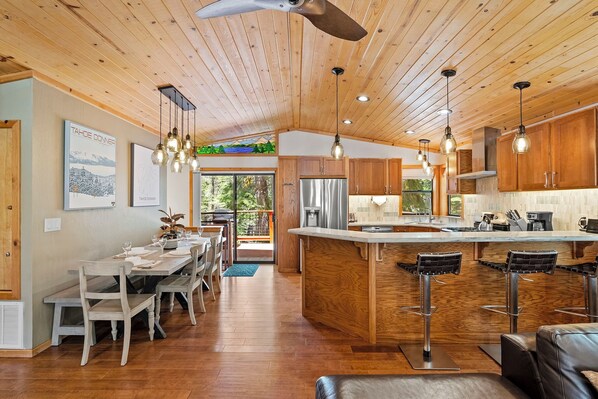 ثلاجة، ميكروويف، فرن، موقد طهي مسطح