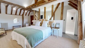 5 slaapkamers, een strijkplank/strijkijzer, reisbedje, wifi