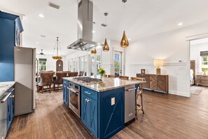 Fridge, microwave, oven, stovetop - Spacious Coastal Escape w/Private Pool & Spa– Perfect for Multi-Family Vacations (Seagrove)