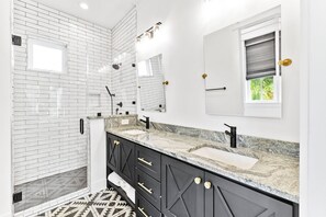 Hair dryer, towels - Spacious Coastal Escape w/Private Pool & Spa– Perfect for Multi-Family Vacations (Seagrove)
