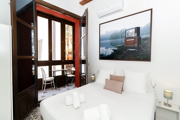 2 bedrooms, iron/ironing board, Internet, bed sheets